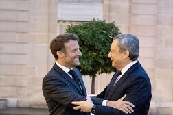 Emmanuel Macron (izquierda) y Mario Draghi (derecha) en un encuentro en 2022