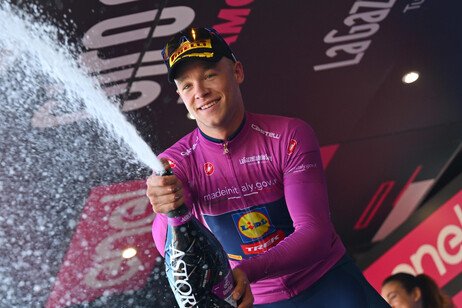 Jonathan Milan conquistó la cuarta etapa del Giro de Italia