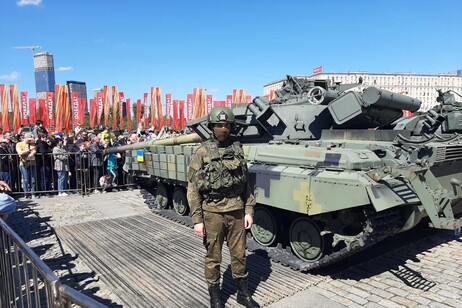 Moscú exhibe trofeos de la OTAN capturados en Ucrania.