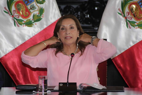 La presidenta peruana, Dina Boluarte, en conferencia de prensa.