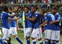 I giocatori azzurri festeggiano Mattia Destro