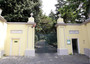 L'ingresso della Fraternita' San Pio X ad Albano, dove si sono tenuti i funerali di Priebke