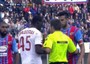 Il fermo immagine tratto da Sky mostra il diverbio tra l'attaccante del Milan, Mario Balotelli (D), e il difensore del Catania Nicolas Spolli