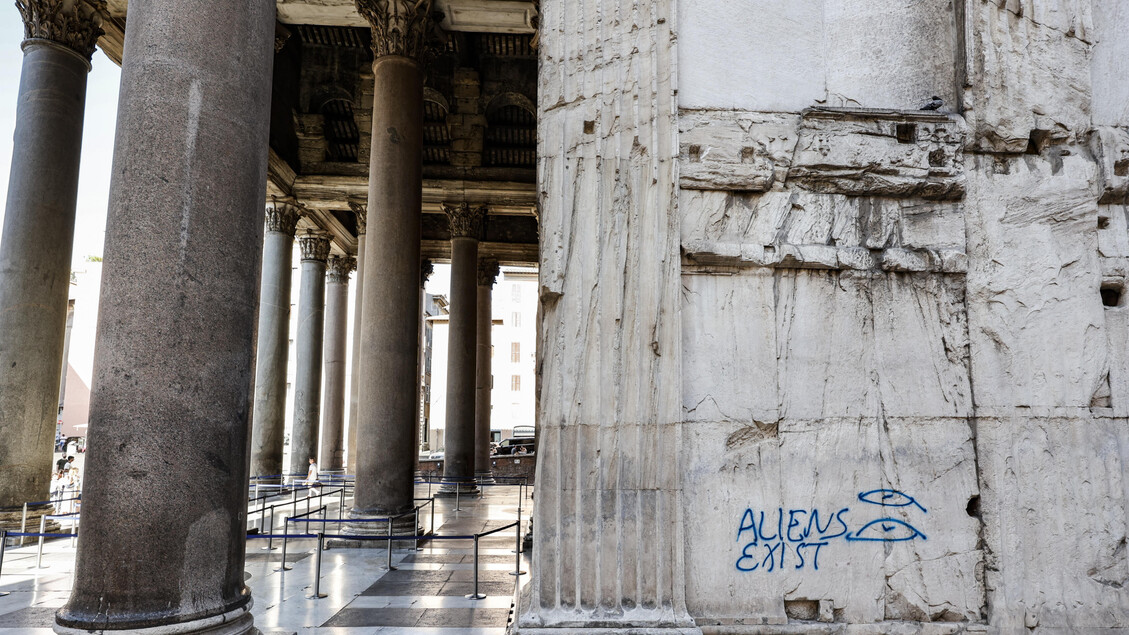 Scritta sul Pantheon, Lapo Elkann: "citt? dove tutto ? permesso" - ALL RIGHTS RESERVED