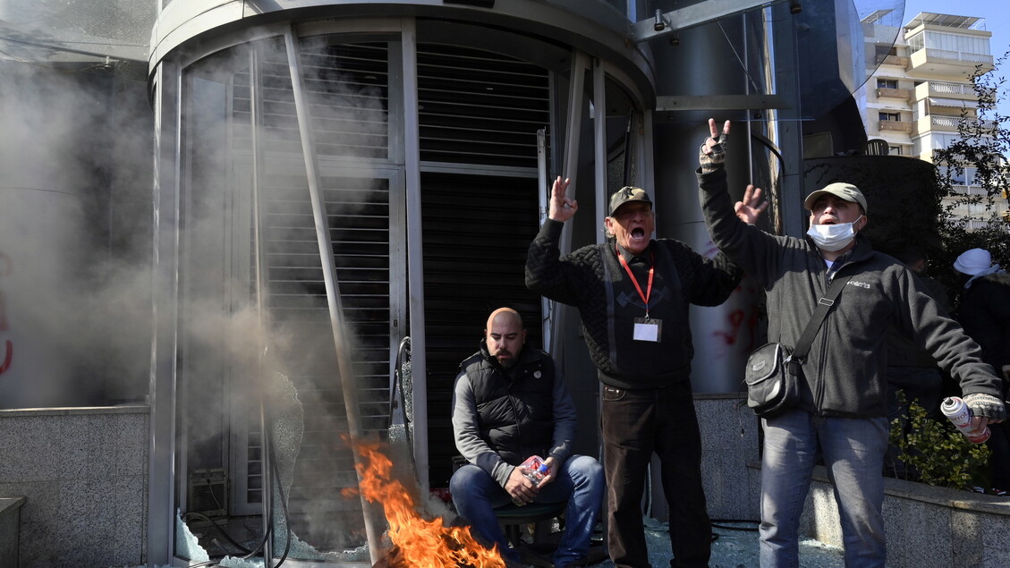 Protest by Lebanese bank depositors in Beirut - RIPRODUZIONE RISERVATA