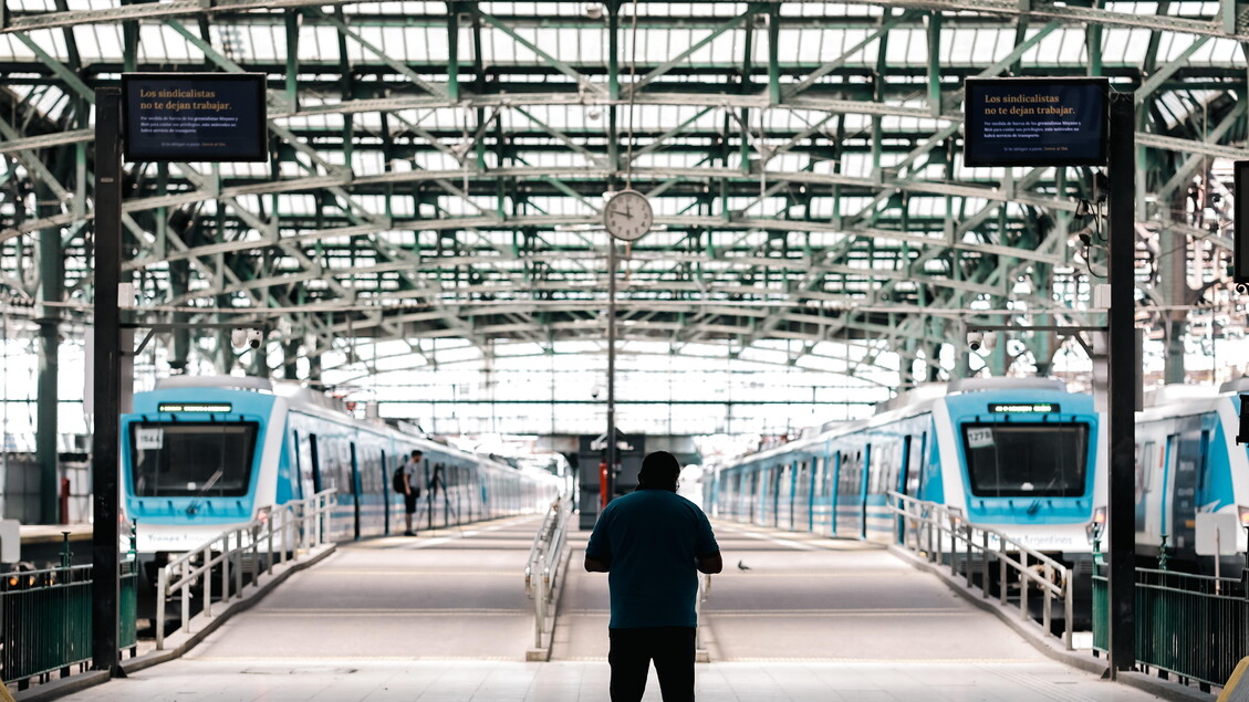 Una estación de tren desierta