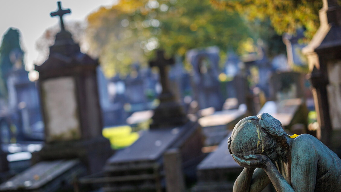 Escultura sobre una tumba en el cementerio de Laeken, en Bruselas