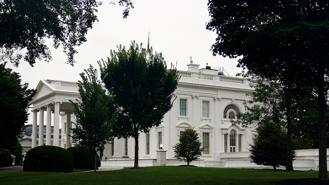 La Casa Blanca el día después del retiro del presidente Joe Biden