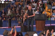 Usa2024, Springsteen sul palco di Atlanta per sostenere Kamala Harris