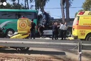 Camion contro passanti alla fermata di un bus a Tel Aviv, oltre 40 feriti