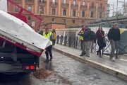 Roma, sit-in ambientalista: tende e letame davanti al Viminale