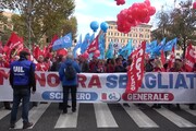 Sciopero generale, migliaia in corteo a Roma con Cgil e Uil