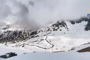 I mezzi Anas al lavoro per sgomberare la strada innevata