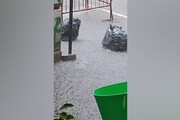 Bomba d'acqua a Roma, strade allagate