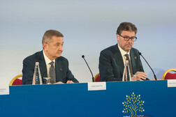 Gian Carlo Giorgetti (derecha) y Fabio Panetta (izquierda) en el G20 de Río de Janeiro