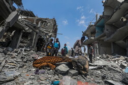 La destrucción en la Franja de Gaza. Reunión clave el domingo en Roma.