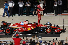 Leclerc celebrando sua vitória no GP dos EUA