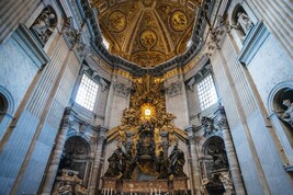 La impactante Cátedra de San Pedro en la Basílica vaticana