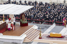 El funeral de Benedicto XVI, el último con el rito anterior.