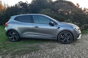 Renault CLIO E-Tech engineered (ANSA)