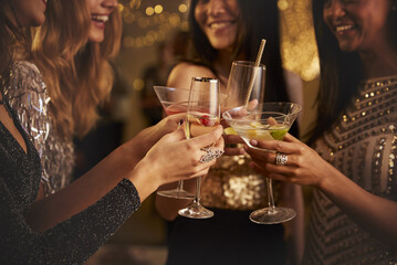 Alcol,più donne consumatrici e 15% giovani ama il binge drinking