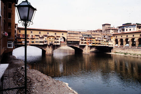 Ponte Vecchio é um dos pontos turísticos de Florença