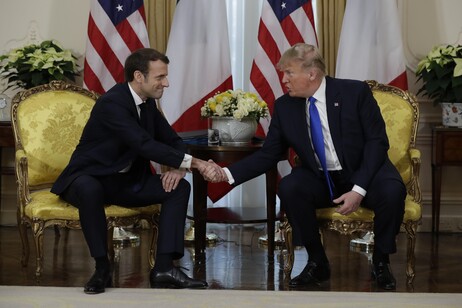 Donald Trump e Emmanuel Macron durante encontro em 2019