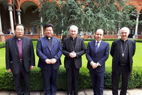 El cardenal Parolin durante la primera visita de obispos chinos, cuando se alcanzó el acuerdo.