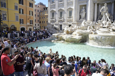 Fontana di Trevi é um dos monumentos mais visitados de Roma