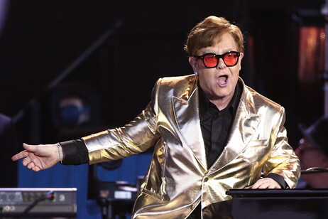 Elton John en su último concierto en 2023