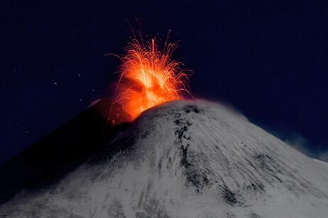Impactante erupción del Etna