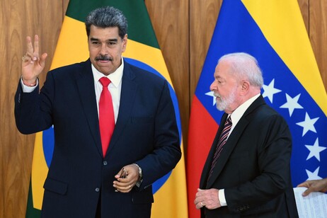 Nicolás Maduro e Lula durante encontro em Brasília em maio de 2023