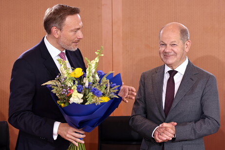 Christian Lindner e Olaf Scholz durante reunião de gabinete, em junho de 2023