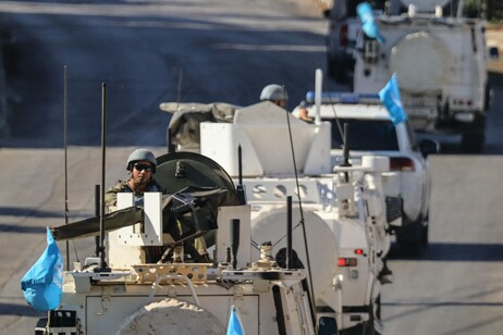 Veículos da Unifil se deslocam pelo sul do Líbano