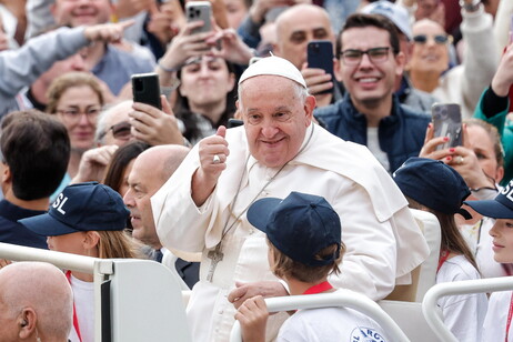 Papa Francisco publicou mensagem nas redes sociais