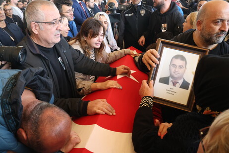 Funeral de Cengiz Coskun, um dos 5 mortos em atentado em Ancara