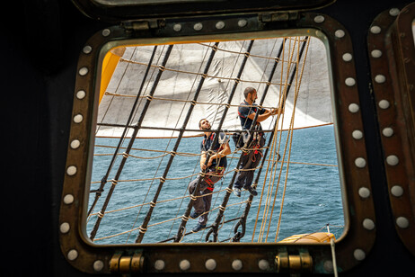 El silbato impone el lenguaje en el Amerigo Vespucci