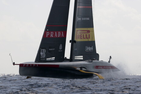 Finali Vuitton Cup: Bruni,è dura ma Luna Rossa tornerà forte