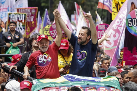 Lula e Boulos durante campanha em São Paulo