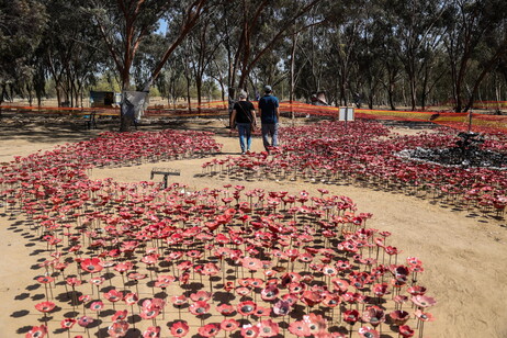 Memorial dedicado a víctimas del 7 de octubre en el sitio donde se realizaba el Festival Supernova