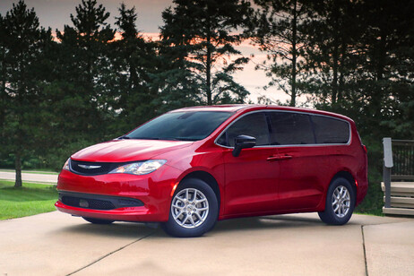 Minivan Chrysler, in gamma accanto a Pacifica torna Voyager