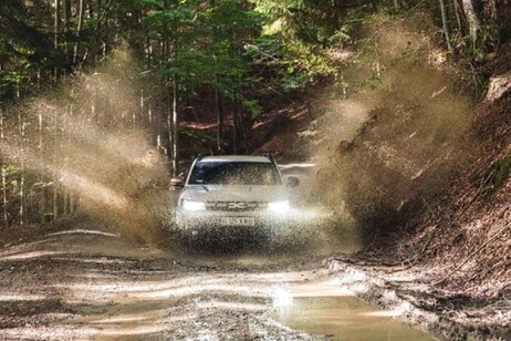 Nuovo Dacia Duster in versione 4x4 è ancora più off-road