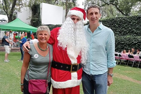 Papa Noel también repartirá golosinas en el Instituto Italiano de Cultura de la capital mexicana.