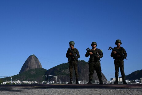 Militares na praia de Botafogo, no Rio de Janeiro, durante cúpula do G20