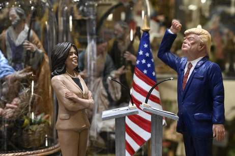 Su presepe a Napoli l'ultimo faccia a faccia Harris-Trump