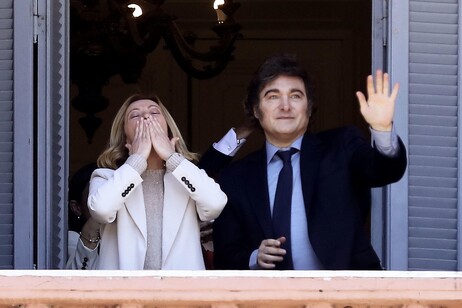 Giorgia Meloni e Javier Milei durante encontro em Buenos Aires