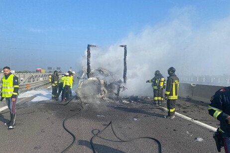 Incidente e incendio in nodo autostradale Bologna, un morto