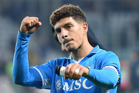 Giovanni Di Lorenzo celebrando a vitória do Napoli em cima do Torino