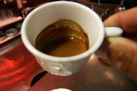 El 'café suspendido', una tradición de generosidad que se inició durante la Segunda Guerra Mundial (ANSA)