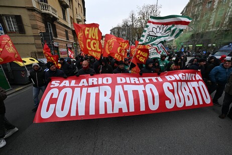 Manifestazione dei lavoratori metalmeccanici a Genova